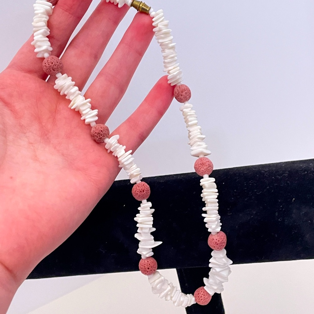 Vintage HAWAIIAN Real CORAL Puka Shell Mermaid Tropical Vacation Summer Necklace